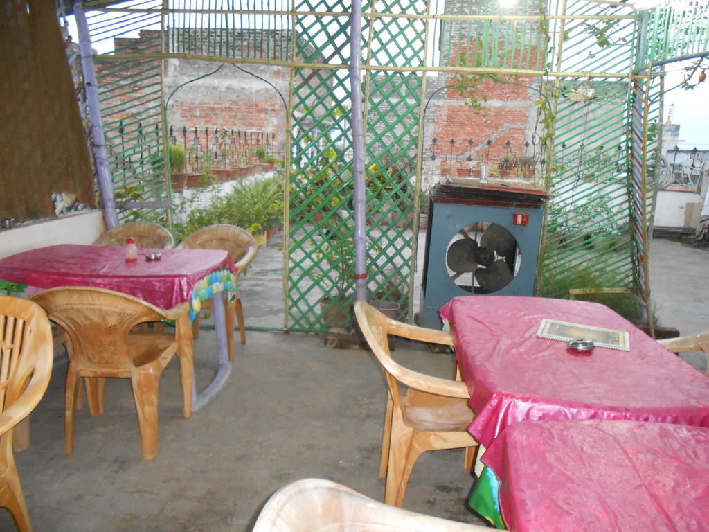 Elvis Guest House Váránaszi Kültér fotó